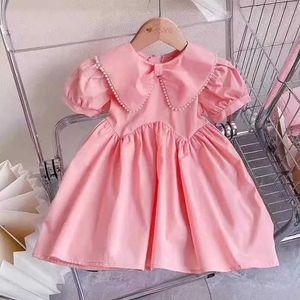 Flickans klänningar 2024 Summer Fashion Childrens Girl Bead Flip Collar Kort ärm klänning Girl Pink Princess Dress WX
