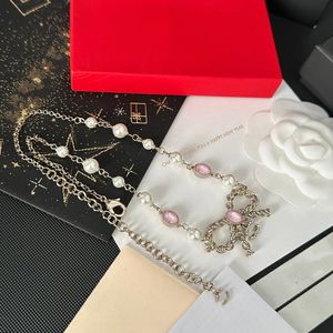 Colares de marca de luxo Chain Chaker Crystal 18K Gold Brass Brass Bow Letter pendente de moda feminina Acessórios para jóias de casamento B955