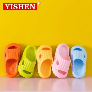 Yishen Kids Kappers Boys Dziewczęce Slajdy Dziewczyny Zamknięte palce u stóp Summ w Toddler Childrens Buty miękki podeszwy przeciwprzepustowy sandały kolorowe 240516