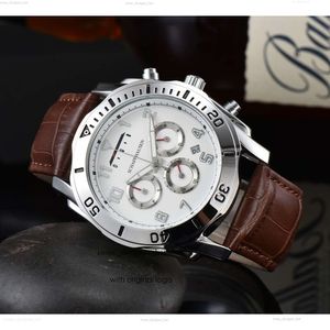 LWCity Watch Quartz Watches Sześć igły Chronograph Pełna funkcja kwarcowy dżentelmen męski dżentelmen popularny chronograf z oryginalnym pudełkiem B1E4