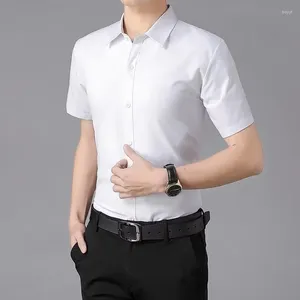 メンズカジュアルシャツ夏のビジネスメンのための半袖白い鉄のしわ抵抗性のスリムフィッティングとブラウス