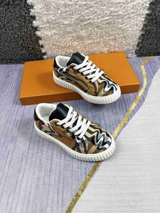 Top Kids Designer Buty Baby Casual Shoe Rozmiar 26-35 Pasek Cross Design Design Dziewczyny Sneakers