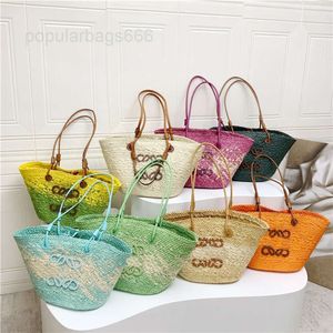 Borsa da spiaggia da spiaggia di lusso da donna Nuova borsa per tessitura di erba Spillata con tela di grande capacità leggera portatile portata portata a spalla una borsa per cellulare per cellulare