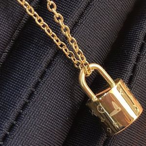 Blommabrev lås hänge designer halsband design varumärke brev smycken 18k guld pläterad rostfritt stål halsband kedja bröllopsfest födelsedag present