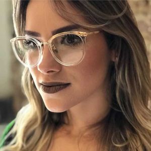 Solglasögon 2023 Nya vintagekatter Eye Glasses Women Metal Eyewear Frame Retro Fashion Lady Transparent Lens Gereglasses Female Spectacle Y240513