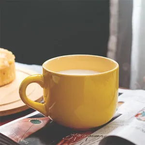 Tazze in ceramica glassa gialla succo di caffè succo tazza bevande domestiche in porcellana tacca da tè semplice per la colazione di farina d'avena creativa tazza di farina d'avena