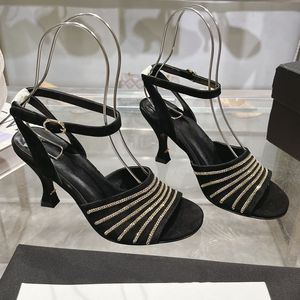 Kadın Slingbacks sandaletler ayarlanabilir ayak bileği askılı elbise ayakkabı stiletto topuklar 7.5cm düğün ayakkabı bayanlar zincir eğlence ayakkabı siyah beyaz kızlar parti için hediyeler olarak