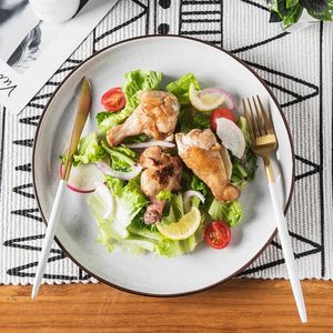 Placas Cerâmica Plato Grande Jantar em preto e branco Salada de restaurante caseiro simples Salada de mesa de prato