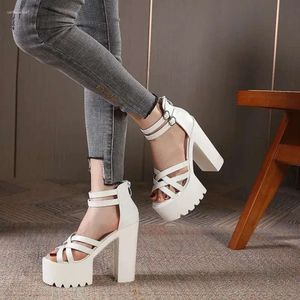 Zíper da plataforma com sandálias S Mulheres Sapatos de verão Altura de calcanhar em grama aumentada aumentou o sapato de sandália ajustável.