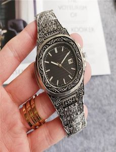 マルチカラー40mmの豪華な男性時計デザイナーウォッチ刻まれたステンレススチールデートクォーツモーミンウォッチメンズクロック腕時計wholes4173793