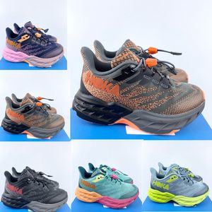 Speedgoat 5 Kids Trail Running Sapatos de caminhada Castlerolock Vibrante Orange Grade Runner Deep Lake Ceramic Sneakers infantil infantil treinadores meninos e meninas grandes