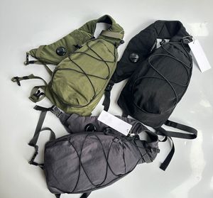 2024 EUEOPE MEN MEN CP ombro único Crossbody Bag Small Bag One Lens Outdoor Sports Pull Corda Bolsa de cinto da cintura