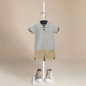 Kids Boy Kleidung Sommer Casual Anzug Polo-Hemd Kurzärmel weiß gestreifte Shorts Kleidung 1-9 Jahre Kinder Outfits L2405