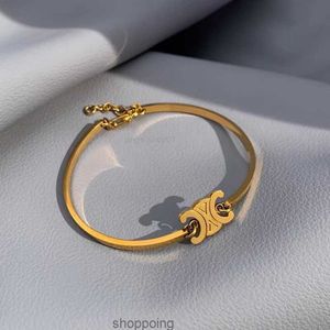 Armband Stahl plattiert 18K Gold Französischer Stil Triumph Nische Design verblasst nicht