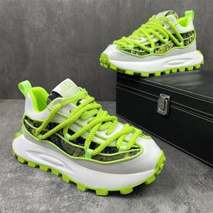 새로운 디자인 청크 스니커즈를위한 chunky 스니커즈 커버 하단 보드 신발 패션 캐주얼 가죽 통기성 내부 플랫폼 신발