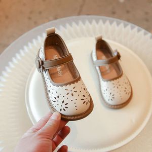 春の秋の赤ちゃんの子供の女の子ソフトボトムアンチスキッド人工革のプリンセス靴パーティーウェディングチルドレンL2405 L2405