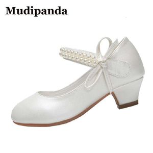 För högklackade barn Pearl Teen Crystal Princess Shoes Child Wedding Formal Läder Sandaler Girls Footwear Party L2405 L2405 Mal