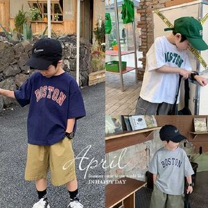 Tシャツ夏の子供用服印刷Tシャツ半袖トップボーイコットンTシャツOネッククールな子供レンズファッショナブルラウンドネック2405