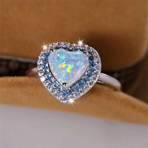 Wedding Rings Luxury Rainbow White Flame Opal Ring Womens Silver Metal Big Heart Band Blue Zircon Promise Engagement Jewelry Q240514
