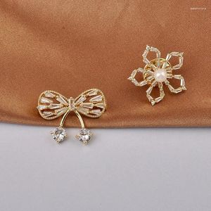 Brosches vintage zirkonblomma bowknot anti-glare brosch kvinnor elegant guld färg koppar knapp spänne krage klipp stift tillbehör