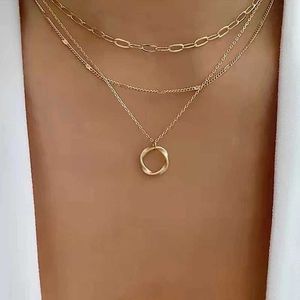 Pendant Necklaces Retro Gold Multi layered Chain Necklace for Womens Fashion Luxury Hollow Round Pendant Necklace Jewelry Necklace Para Mujer J240516