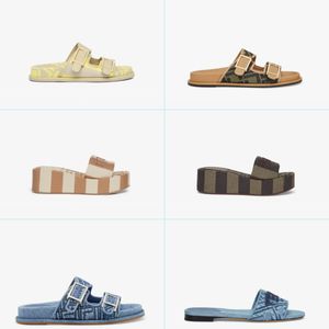 2024 Summer Men's and Women's Slippers Sandals Designer tofflor Luxury Flat Heels Fashion Comfort Comfort Flat Slippers Beach Slippers Canvas broderi Storlek 35-45