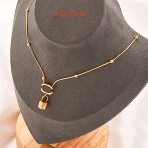 Colares de pingentes de moda clássicos para mulheres elegantes 4/quatro folhas de trevo de medalhão Chaker Pingente Chain 18K Bated Gold Stainless Aço Jóias Acessórias