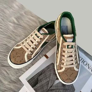 Designers sneakers womens skor canvas casual skor retro lyx kvinnors män platt sko broderier hög och låg top andningsbar storlek 35-45