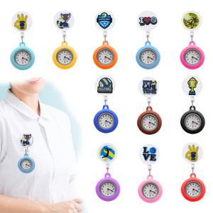 Womens Womens Womens Clipeball Clip Pocket Analog Quartz pendurado na lapela para mulheres relógio de presente relógio Hang Hang com enfermeiros de segunda mão Othiq