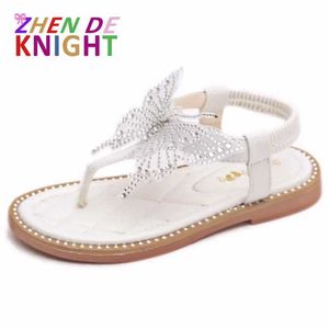 Sandals Girls Sandals 2023 Summer New Fashion Diamond Butterfly Baby Girl Scarpe Principesse Clip Elastico Clip Sandali per bambini Y240515