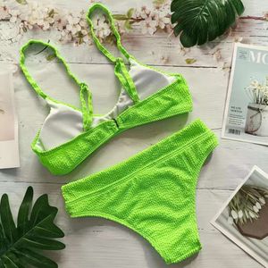 Novo micro -biquínis sexy amarelo duas peças de banho feminino de roupas de banho de praia vestir roupas de banho biquíni brasileiro pool bather 2024