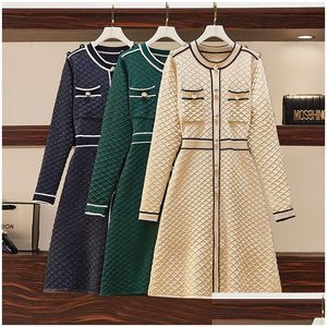 Grundläggande avslappnade klänningar Runway Designer Women Single Breasted Sweater Dress Spring Autumn Green Sticking Sticking Bright Silk Vestido S-4XL OTJKR