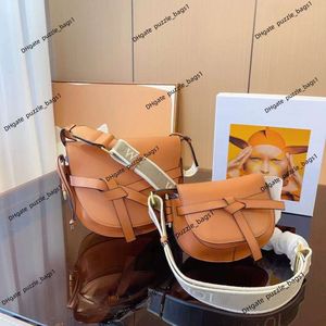 Дизайнерская седла сумка женская сумочка с одной плечой кошелька кожаная флип-лук сумки для вышивки алфавита