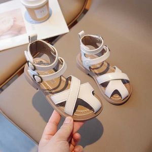 Sandals Girls Sandals 2024 Summer New Childrens Ankle Strap Open Toe Beach Shoes Soft Bottom Woven Little Girl Princess Shoes Y240515