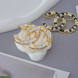 Luxury White Vintage Diamond Brooches Designer Jewelry Accessories Women Gold Silver Crysatl Brooch Suit Pin Girl Family Birthday Gift