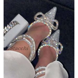 Scarpe da ballo glitter rini di strass Donne Pompe Crystal Bowknot Sandals satinato Summer Teli trasparenti Designer di fine anno 230411 9b