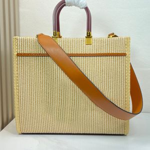 7Aデザイナーバッグ茶色の革のハンドルと手紙の装飾を備えたナチュラルカラーストロー織り素材35cmサンシャイン中サイズのトートバッグ