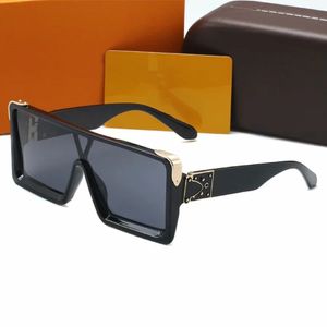 Nuovi lussuosi 831Sunglasses progettati per uomini e donne Fashion Classic UV400 UV di alta qualità estate Beach Beach Leisure 2692