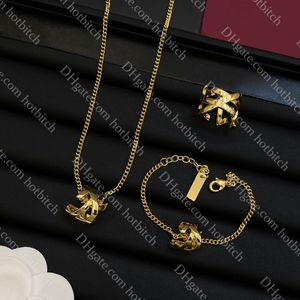 Изысканные золотые ювелирные ювелирные украшения дизайнерские браслеты для женщин Высококачественные буквы Ring Ring Ladies Роскошные свадебные ювелирные украшения подарок с коробкой