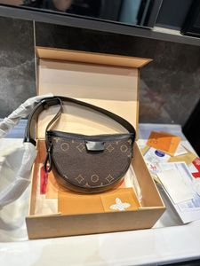 Luxurys omuz çantası kadın tasarımcı tote yarım ay crossbody çanta moda çanta zip koltuklu çanta çanta tote debriyaj çantaları m23835 m23838 çanta torbası