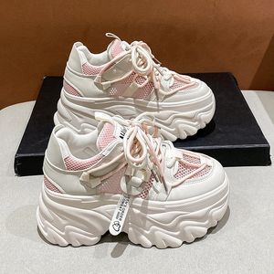 Summer Breattable Mesh Sneakers 8cm dolda klackar Spring High Platform White Sports Dad Shoes Woman Wedges Casual Chunky Sneakers 240516