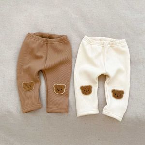 Pantolon 0-3t yeni doğan bebek erkek ve kızlar kış kıyafetleri sıcak peluş bebek pantolon kalın pamuklu elastik ayı baskılı bacaklar sevimli set d240517