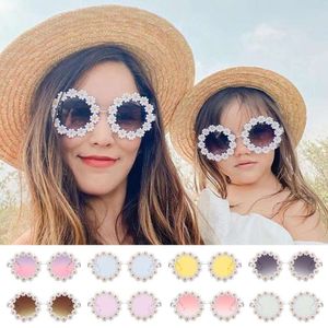 Retro Daisy Flower for Adults and Kids Round Frame Sun Fashion Funny Festival Party Glasses Shades Sunglasses L2405
