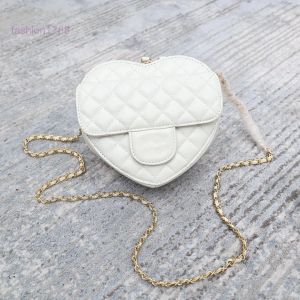 Bolsa de noite nova bolsa de bolsa em forma de coração Bolsa de luxo Cadeia de ombros Compacta e conveniente, Lattice Love Cross Bag, Bolsa de amor com corrente de ombro