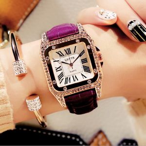 Vintage kvinnlig klocka Rhinestone Fashion Student Quartz Watches Real Leather Belt Square Diamond Inset Mineral Glass Womens armbandsur 334G