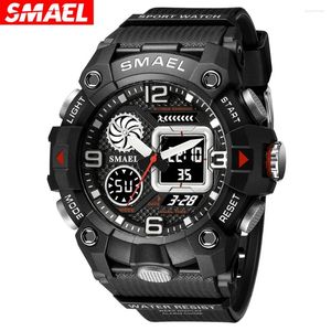 Relógios de pulso Smael Dual Time Display Watch For Men's Electronic Sportwatch Male com o Digital Chronograph Auto Date Week Alarm 8055