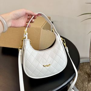 Crescent Shape Designer Portable Women Shoulder Bag Soft Leather Adjustable Shoulder Underarm Bag Classic Diamond Lattice Ladies Luxury Shoulder Handbag 20x12cm