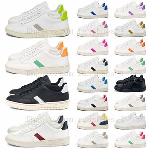 Designer Sky Blue Slippers Couples V10 Sneakers Urca Tennis Shoe Walking Shoe Scratch Womens Andningsbara män Kvinnor SCARPE LADY GRÅ JOGGING SKOM CAMBO TRAINERS