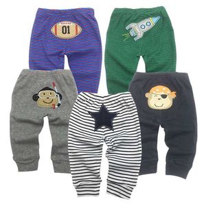 Byxor 5 stycken/batch baby pp byxor modell baby byxor tecknad djurtryck baby byxor för barn som bär baby byxor 0-24m D240517