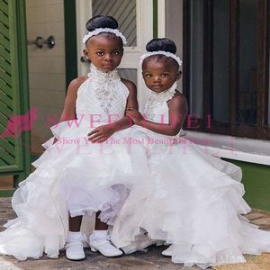 2019 Adorabile Halter Neck White Flower Girls Dresses Crystal Crystal Hi Low Ruffles Organza Gonne a livelli Primo Commion Dresses Girls P 249K